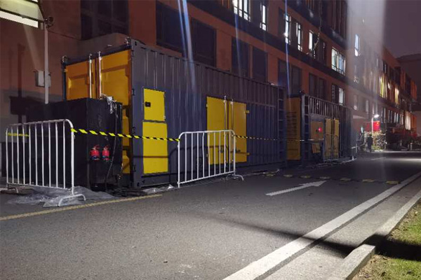 武威柴油发电机组的输出电压是如何调节的？